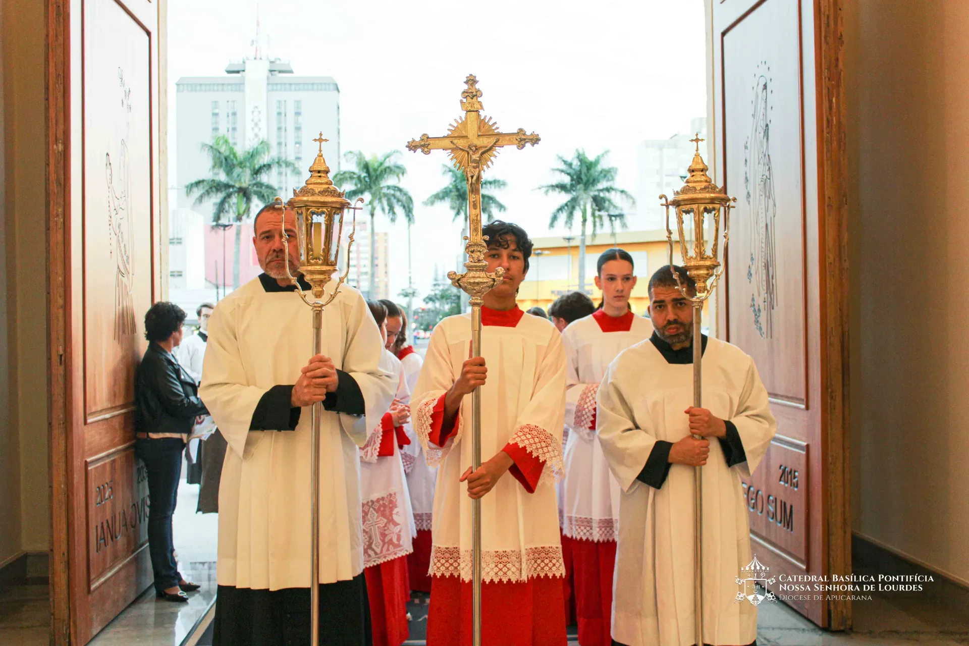 Santa Missa com Investidura dos Novos Coroinhas